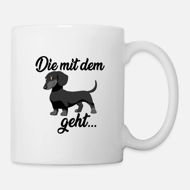 Die mit dem Dackel geht... - Tasse - Weiß