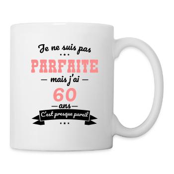 Anniversaire 60 ans - Pas parfaite mais 60 ans - Mug blanc - blanc - Droite