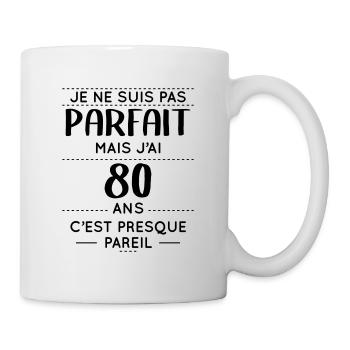 Anniversaire 80 ans - Pas parfait mais j'ai 80 ans - Mug blanc - blanc - Droite