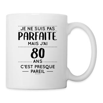 Anniversaire 80 ans - Pas parfaite mais 80 ans - Mug blanc - blanc - Droite