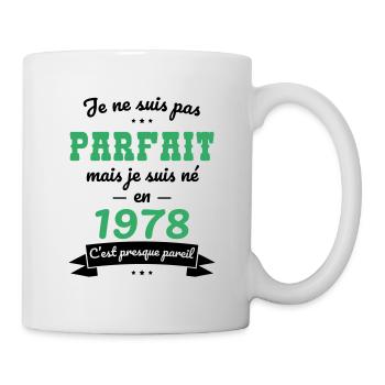 Anniversaire 45 ans - Pas parfait mais né en 1978 - Mug blanc - blanc - Droite