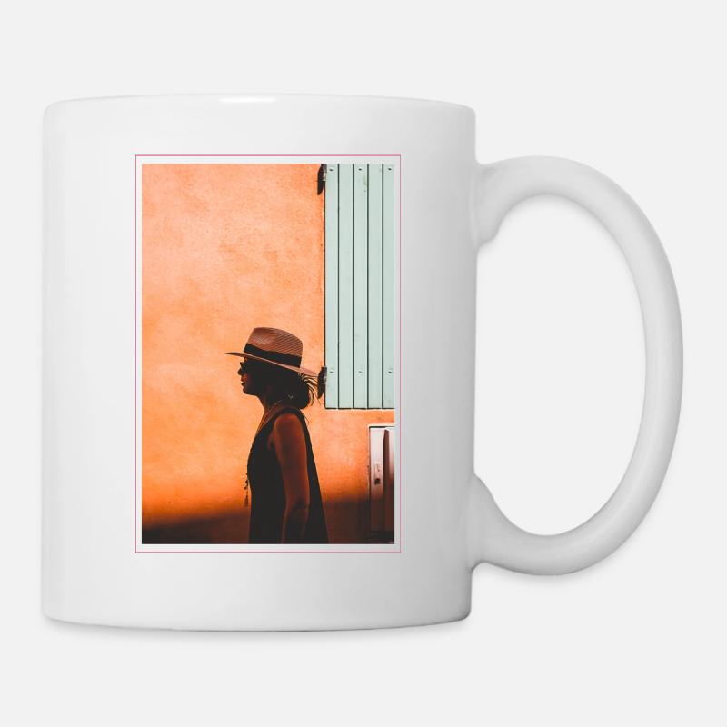FRAU MIT HUT GEHEN - Tasse - Weiß