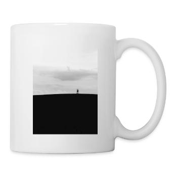 Der highseat auf einem hügel im feld - Tasse - Weiß - Rechts