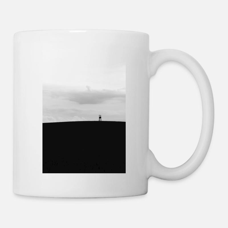 Der highseat auf einem hügel im feld - Tasse - Weiß