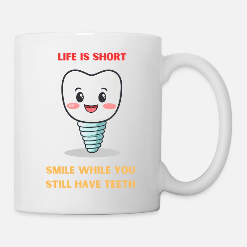 La vita è breve, sorridi mentre hai ancora i denti - Tazza - bianco