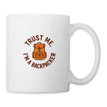 Trust Me I’m A Backpacker – Reiseshirt für Abenteu - Tasse - Weiß - Rechts