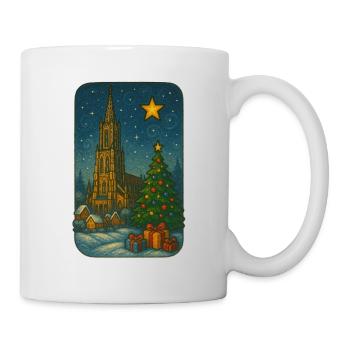 Winterlicher Kirchenplatz mit Weihnachtsbaum - Tasse - Weiß - Rechts