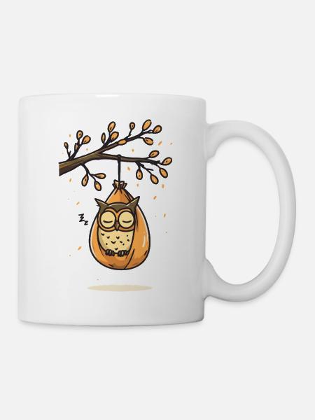 Schlummernde Eule am Herbstast - Tasse - Weiß