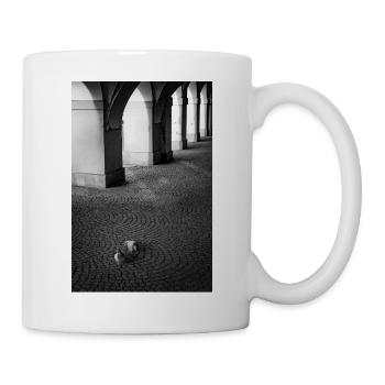 Shadows of the bows and pigeons - Mug - white - Right
