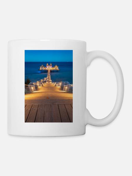 Seebrücke am Ostsee Strand - Tasse - Weiß