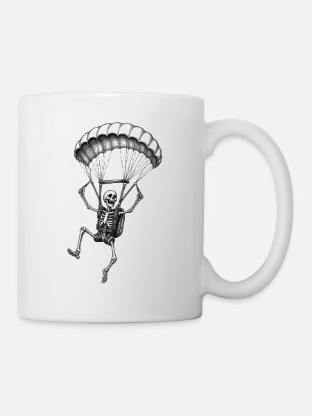 Skelett mit Fallschirm Abenteuer Motiv - Tasse - Weiß