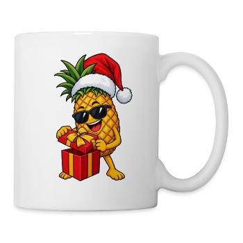 Ananas mit Weihnachtsmütze beim Geschenk - Tasse - Weiß - Rechts