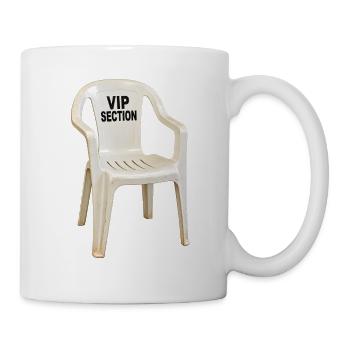 VIP Section – Plastikstuhl mit Größenwahn - Tasse - Weiß - Rechts