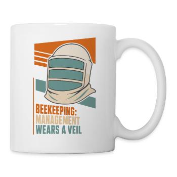 Imkerhumor – Beekeeping Management Wears a Veil - Tasse - Weiß - Rechts