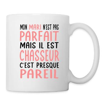 Mein Mann ist nicht perfekt, aber er ist ein Jäger - Tasse - Weiß - Rechts