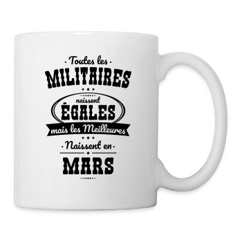 Militaires égales meilleures naissent en Mars - Mug blanc - blanc - Droite