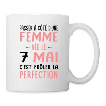 Anniversaire - Née le 7 Mai Frôler perfection - Mug blanc - blanc - Droite