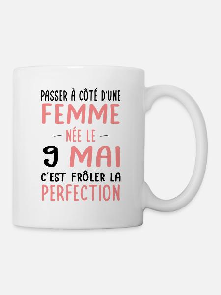 Anniversaire - Née le 9 Mai Frôler perfection - Mug blanc - blanc