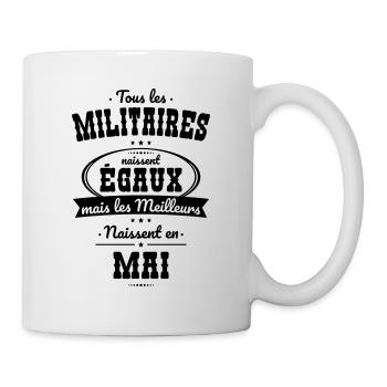 Militaires égaux meilleurs naissent en Mai - Mug blanc - blanc - Droite