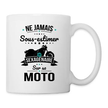 Sous-estimer un sexagénaire sur sa moto - Mug blanc - blanc - Droite