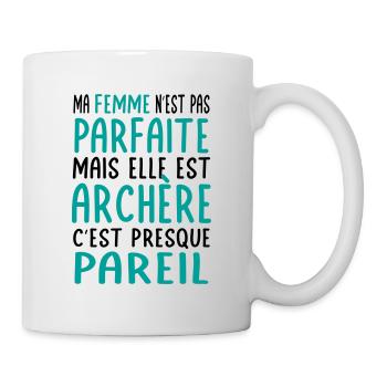 Ma femme n'est pas parfaite mais elle est archère - Mug blanc - blanc - Droite