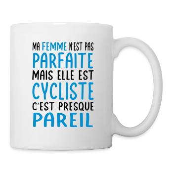 Meine Frau ist nicht perfekt, aber sie ist Radfahrerin - Tasse - Weiß - Rechts