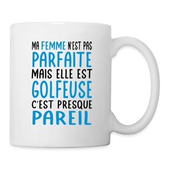 Meine Frau ist nicht perfekt, aber sie ist Golferin - Tasse - Weiß - Rechts