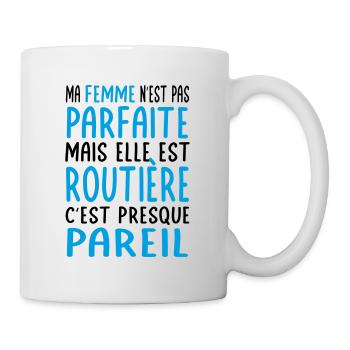 Ma femme n'est pas parfaite mais elle est routière - Mug blanc - blanc - Droite