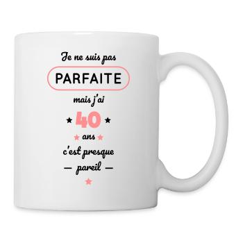 Anniversaire 40 ans - Pas parfaite mais 40 ans - Mug blanc - blanc - Droite