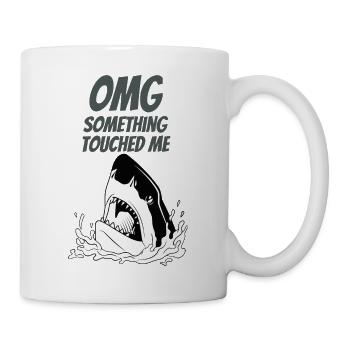 Drôle de motif de requin - OMG Quelque chose m’a touché - Mug blanc - blanc - Droite