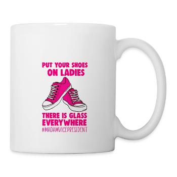 Put Your Shoes On Ladies There Is Glass Everywhere - Tasse - Weiß - Rechts