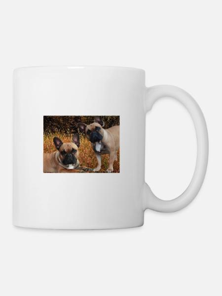 Bouledogues français dans la prairie - Mug blanc - blanc
