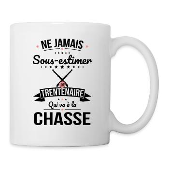 Sous-estimer une trentenaire qui va à la chasse - Mug blanc - blanc - Droite