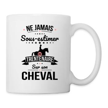 Sous-estimer une trentenaire sur son cheval - Mug blanc - blanc - Droite