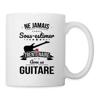 Sous-estimer une trentenaire avec sa guitare - Mug blanc - blanc - Droite