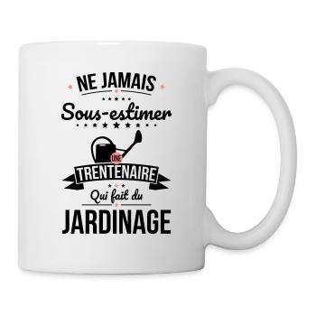 Sous-estimer une trentenaire qui fait du jardinage - Mug blanc - blanc - Droite