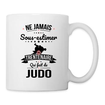 Sous-estimer une trentenaire qui fait du judo - Mug blanc - blanc - Droite