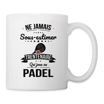Sous-estimer une trentenaire qui joue au padel - Mug blanc - blanc - Droite