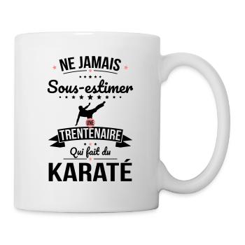 Sous-estimer une trentenaire qui fait du karaté - Mug blanc - blanc - Droite