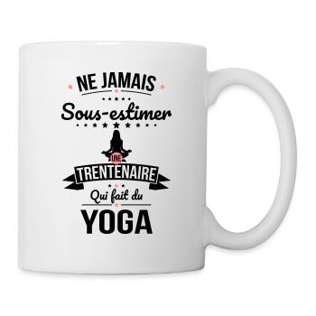 Sous-estimer une trentenaire qui fait du yoga - Mug blanc - blanc - Droite