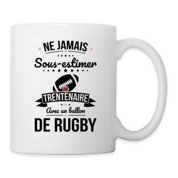Sous-estimer une trentenaire avec ballon de rugby - Mug blanc - blanc - Droite