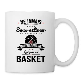 Sous-estimer une quadragénaire qui joue au basket - Mug blanc - blanc - Droite