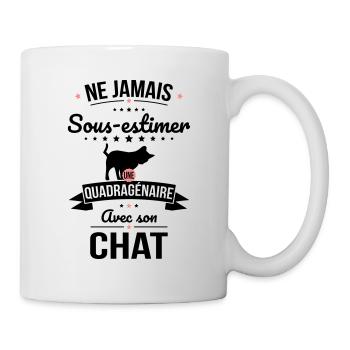 Sous-estimer une quadragénaire avec son chat - Mug blanc - blanc - Droite