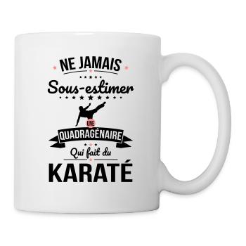 Sous-estimer une quadragénaire qui fait du karaté - Mug blanc - blanc - Droite