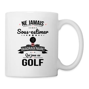Sous-estimer une quadragénaire qui joue au golf - Mug blanc - blanc - Droite