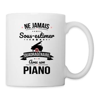Sous-estimer une quadragénaire avec son piano - Mug blanc - blanc - Droite