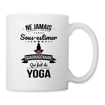Sous-estimer une quadragénaire qui fait du yoga - Mug blanc - blanc - Droite