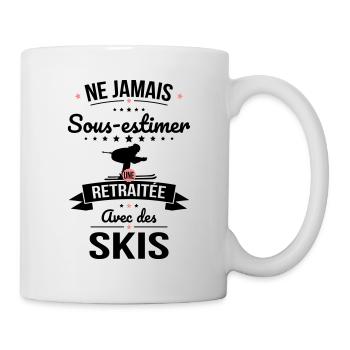 Sous-estimer une retraitée avec des skis - Mug blanc - blanc - Droite