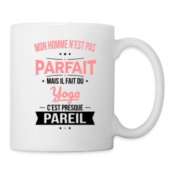 Mon homme n'est pas parfait mais il fait du yoga - Mug blanc - blanc - Droite