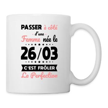 Anniversaire - Née le 26 Mars Frôler perfection - Mug blanc - blanc - Droite
